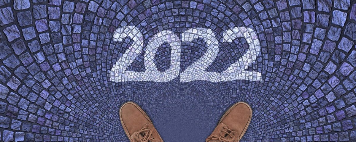 Photo of a man's shoes on a stree with the words 2022 by geralt on Pixabay.com